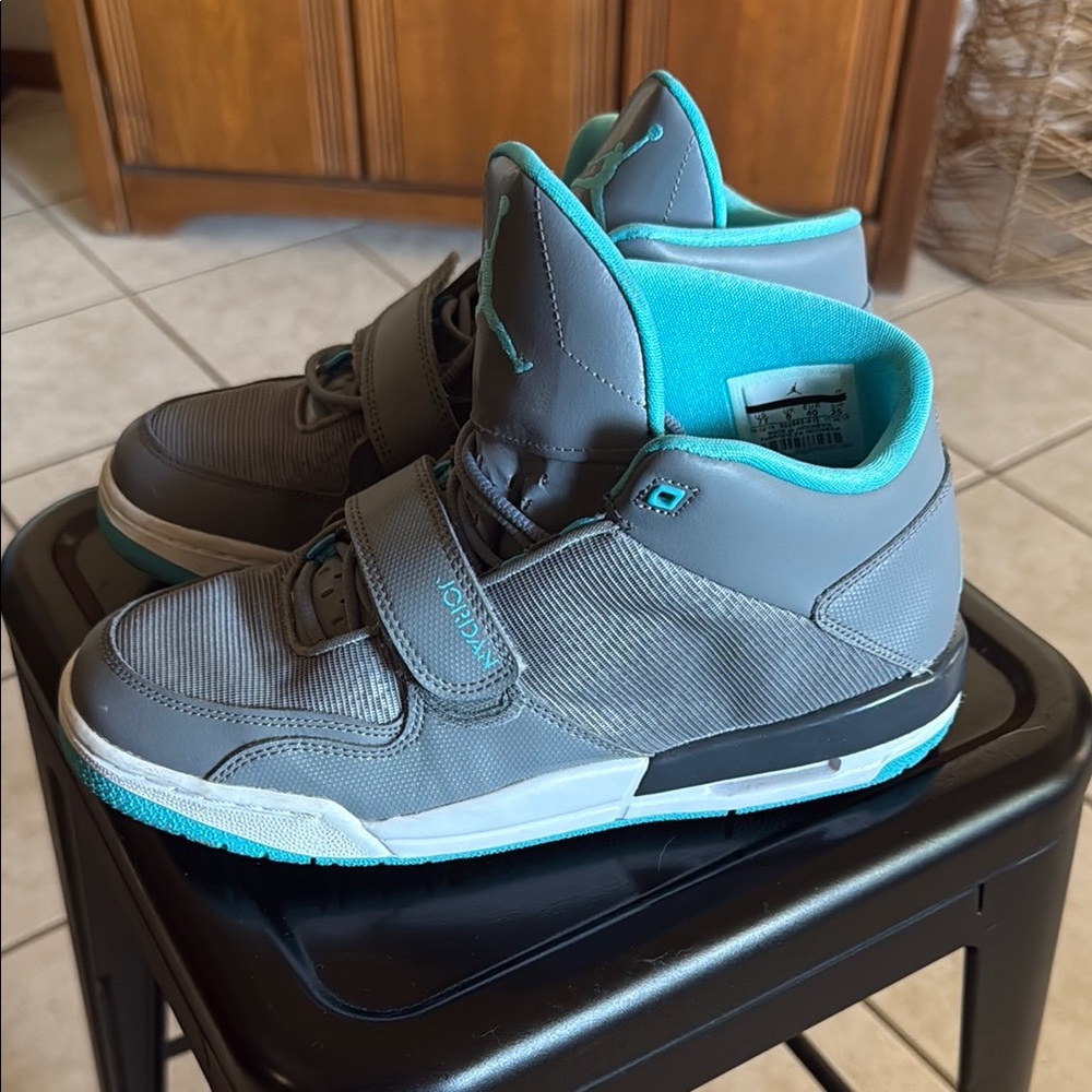 ViVI Gray and Blue Low-Top Sneakers with Velcro Closure